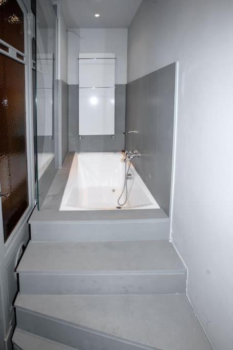 Charme And Relax In Downtown Parma Apartment ภายนอก รูปภาพ